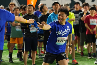 特設コースで走るランナーたち